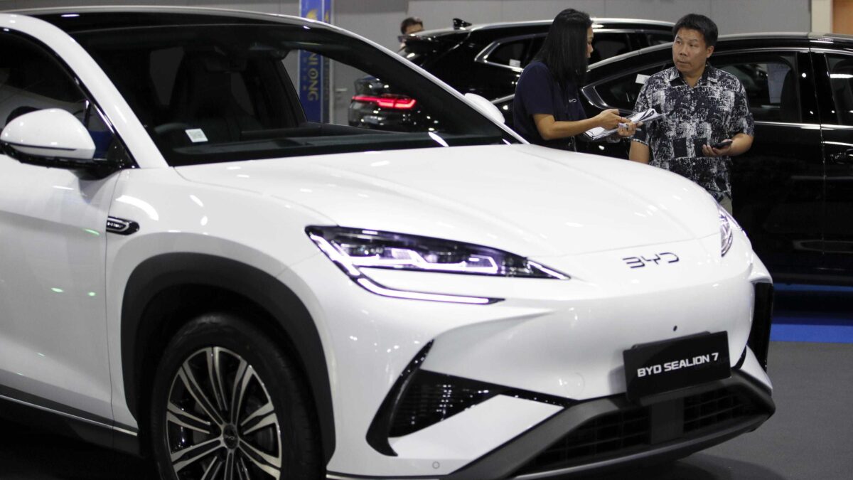 Produrre in Italia si può: Byd si prende i fornitori lasciati a piedi da Stellantis