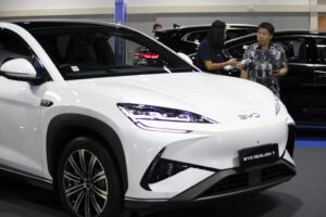 Produrre in Italia si può: Byd si prende i fornitori lasciati a piedi da Stellantis