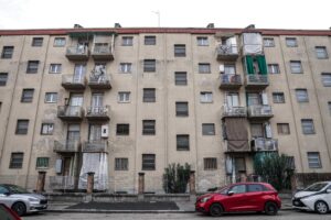 La sinistra si batte per dare gli appartamenti popolari agli stranieri senza lavoro