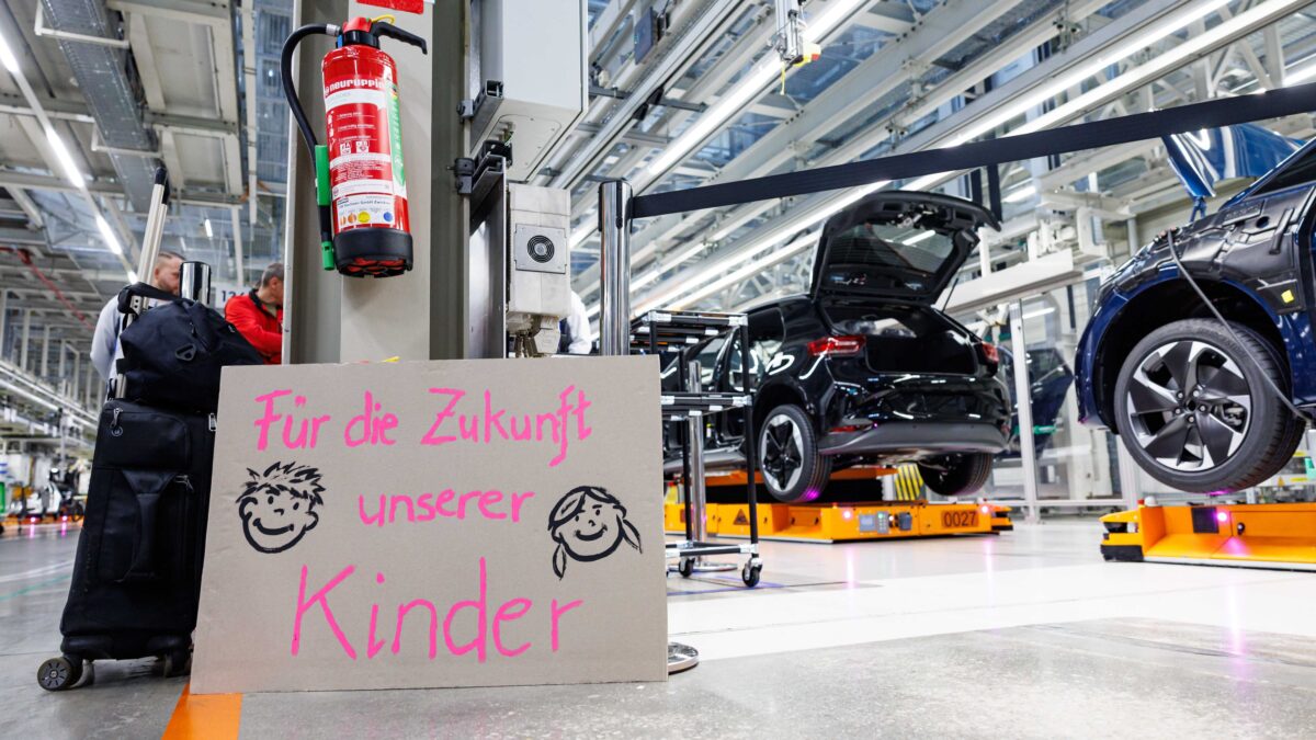Automotive al verde nell’Europa del green. Volkswagen licenzia Elkann senza batterie