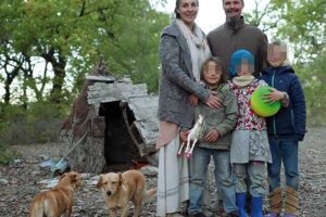 Famiglia nel bosco: «Non abbiamo mai rifiutato gli aiuti»