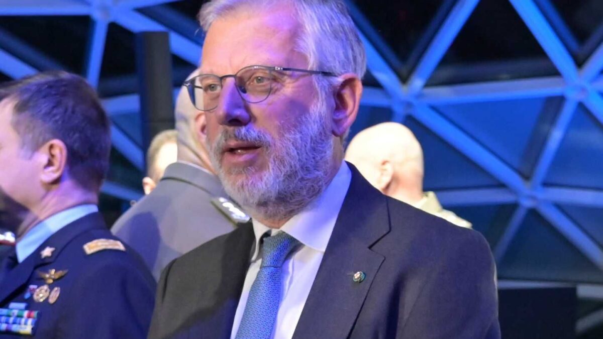 Garofani è protetto, altrove si dimettono