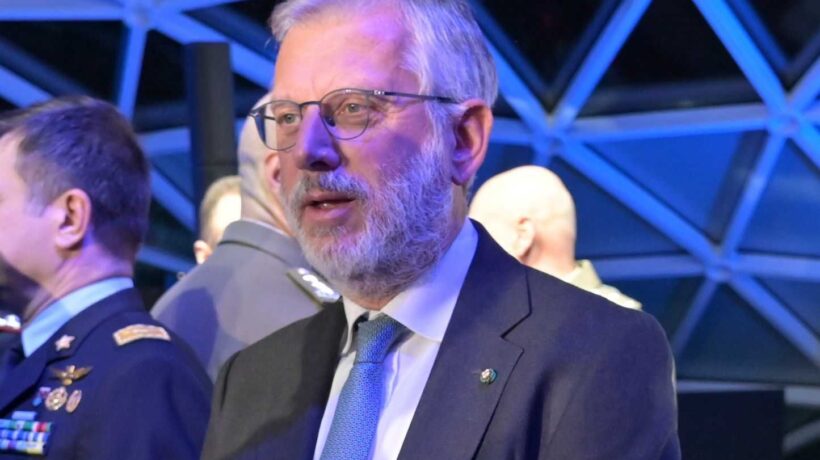Garofani è protetto, altrove si dimettono