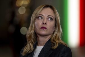 Meloni convince l’Europa: si parte dal piano Trump. Abbiamo buttato due anni
