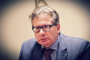 Pm accusa: i giudici vogliono governare