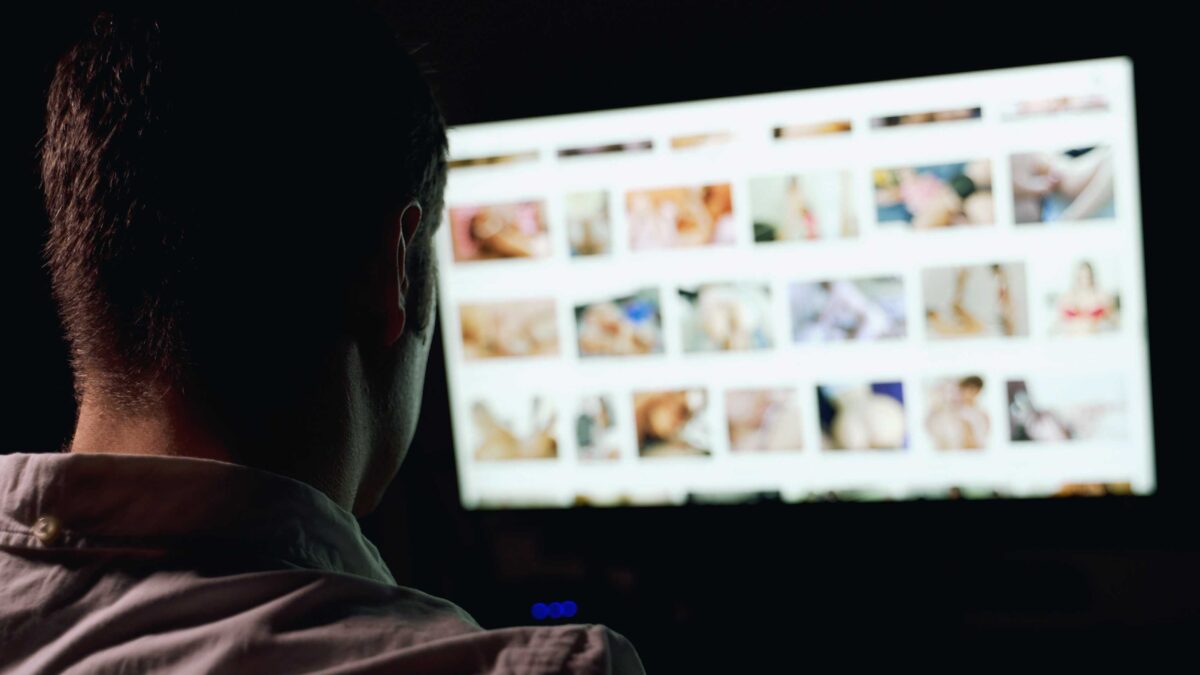 Siti porno aperti: privacy salva, minori meno