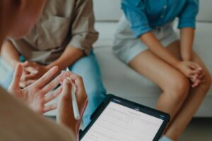 Psico-test ai genitori, migliaia di figli a rischio