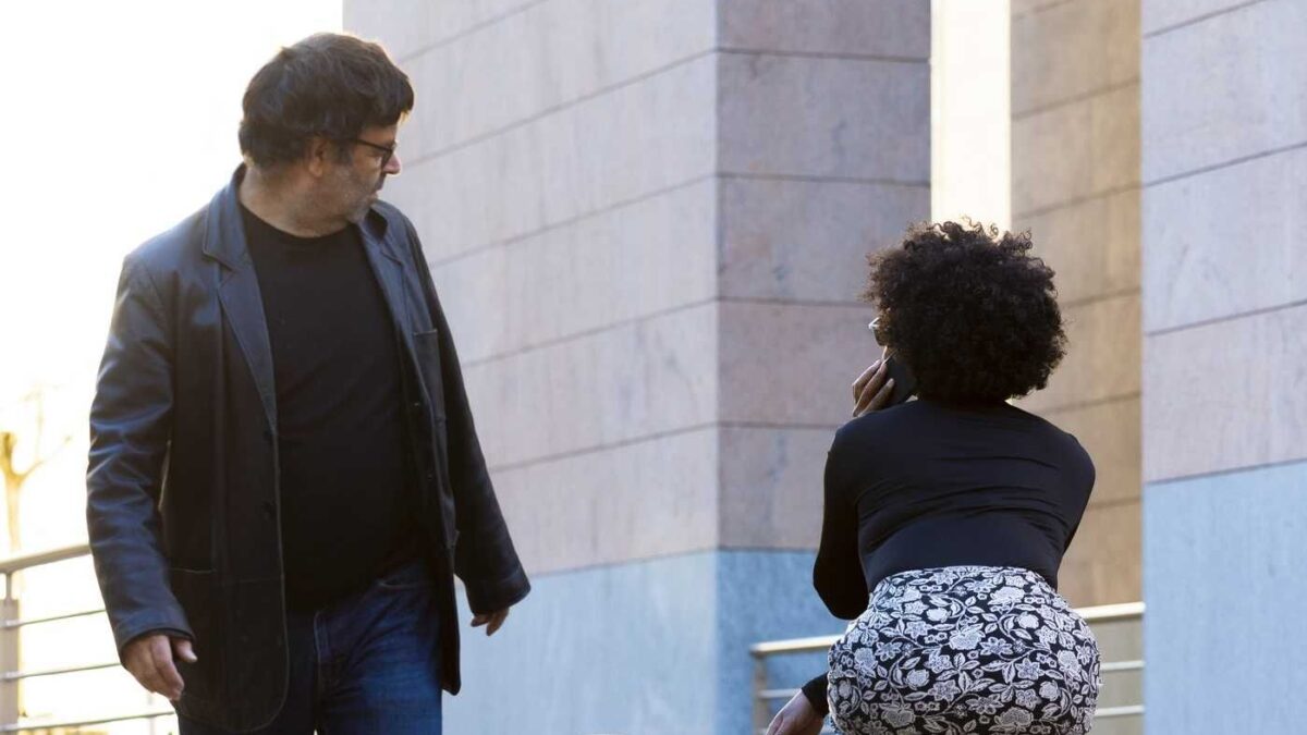 Fischi o differenza d’età. A sinistra il maschio è un eterno molestatore