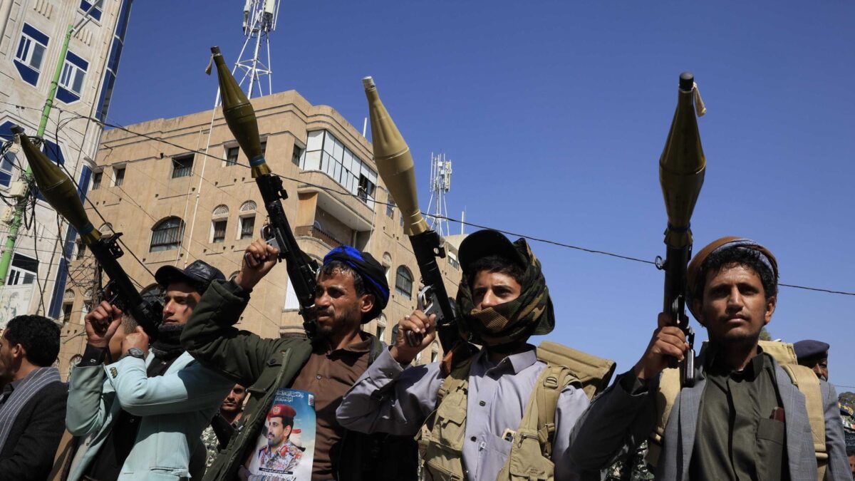 Anche gli Houthi si placano: «Basta attacchi alle navi che passano nel Mar Rosso»