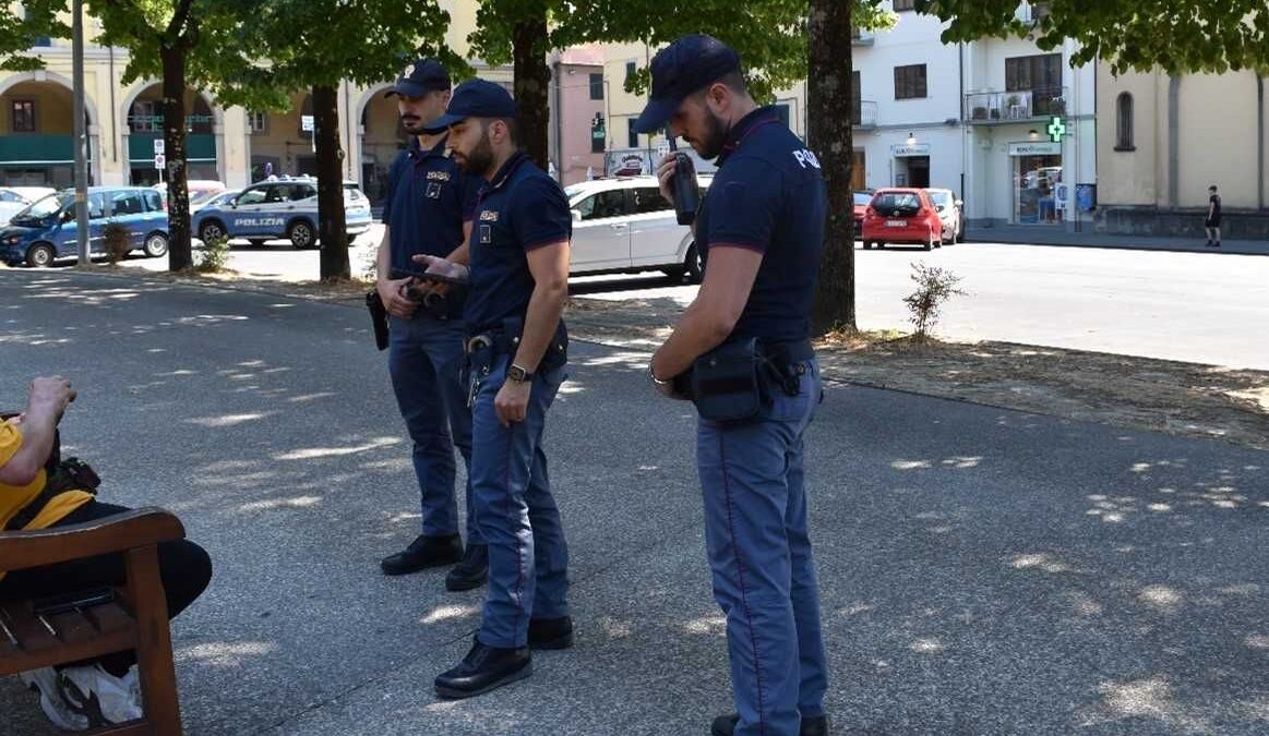 Faide etniche a Prato. Scontri fra bande con machete e pistola
