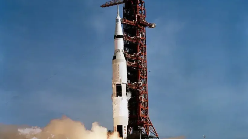 Il lancio dell'Apollo 11 spinto dal vettore Saturn V il 16 luglio 1969 (NASA)