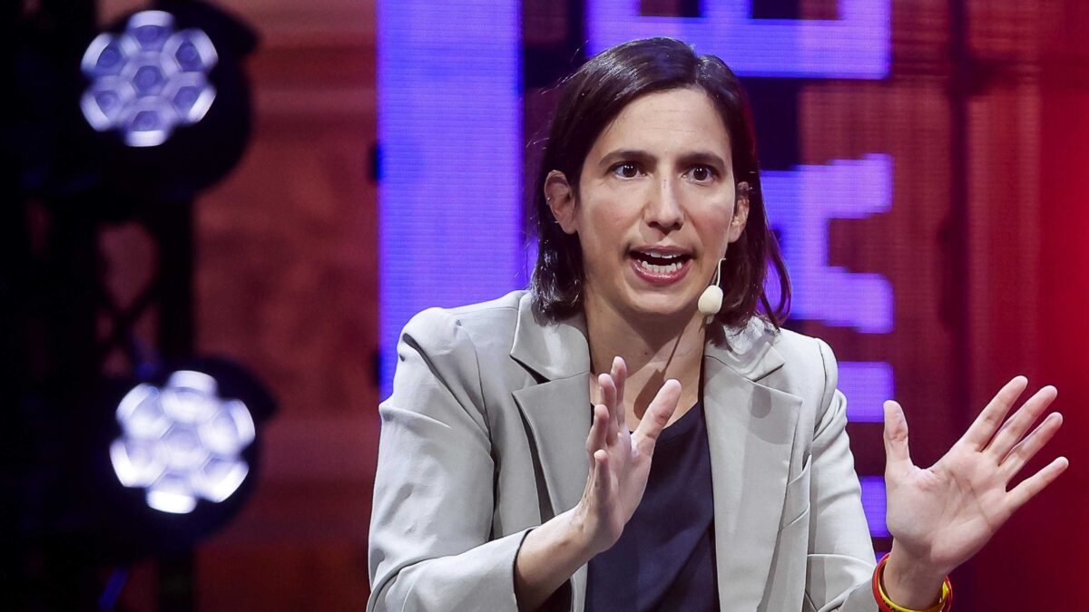 La Schlein lancia la lotta di classe contro chi guadagna 2.500 euro