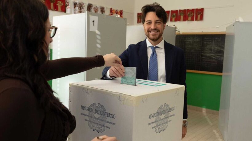Il Veneto si affida al delfino del Doge: Stefani stravince, la Lega doppia Fdi