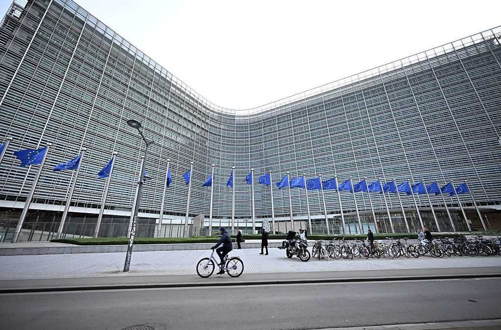 L’Unione europea assomiglia sempre di più alle autocrazie che dice di osteggiare