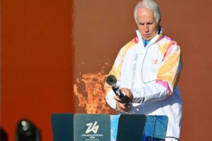 A Napoli per Natale, il nuovo anno a Bari. Il viaggio della Fiamma Olimpica