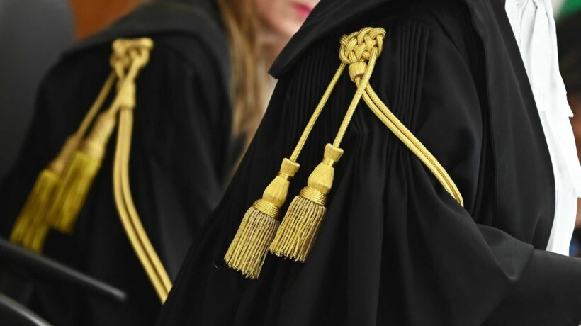 L’Anm fa pressioni sul tribunale. Pensa al referendum, non ai bambini