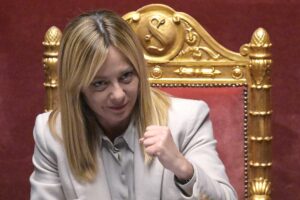Meloni detta la linea in Aula: «Con Kiev, ma senza soldati. Asset russi? Valutiamo bene»