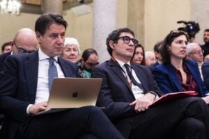 L’opposizione si spacca in cinque. Il campo largo è ormai un miraggio