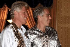 Da Bill Clinton al principe Andrea: pioggia di foto del pedofilo Epstein