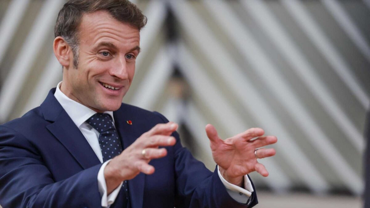 Macron voltagabbana: fa già affari con Putin