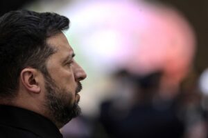 Referendum sul piano Trump, Zelensky è disponibile. Il Cremlino: accordo vicino
