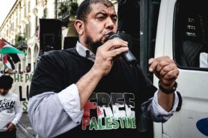 Altro regalo dei giudici: l’imam resta qui