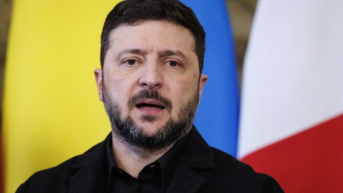 Zelensky in tour fa muro sul Donbass. Oggi l’incontro a Roma con Meloni