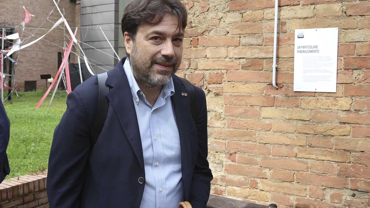Dopo i brigatisti sul palco, vietato gridare al fascismo