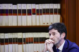 Il Cts voleva tenere le scuole aperte. Fu Speranza a ordinare le chiusure