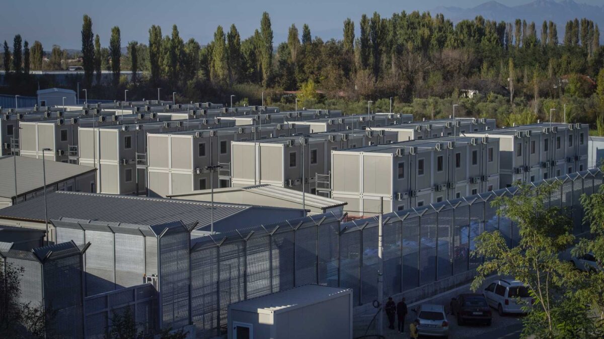 Espulsioni, controlli e Paesi sicuri: così cambiano le norme sui migranti