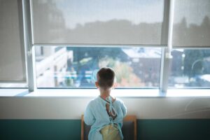 Figli tolti alla madre, uno ha un tumore. Lei non può visitarlo