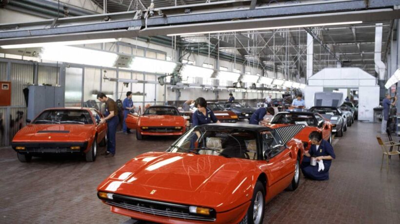 Linea di montaggio della 308 GTS (Ferrari Media)