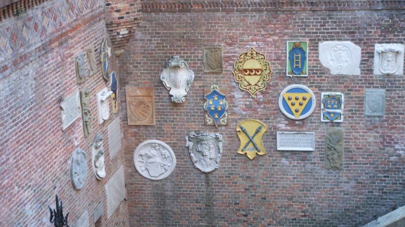 Stemmi araldici all'interno delle mura