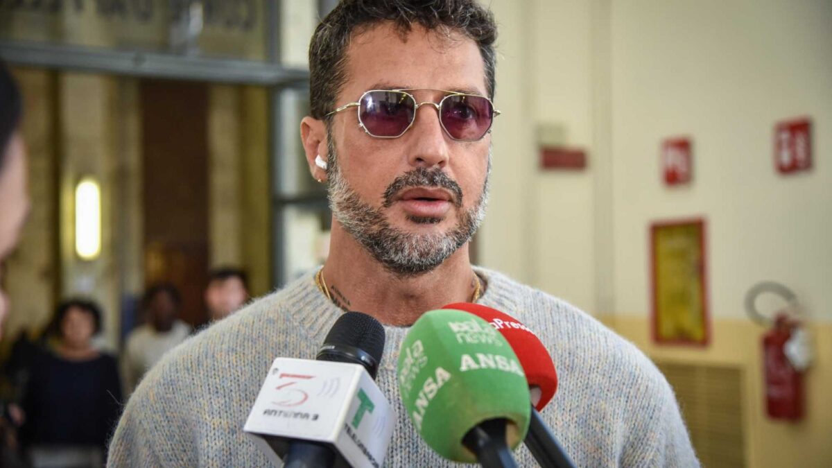 Corona all’attacco di Signorini: «Appari in tv solo se ci vai a letto»