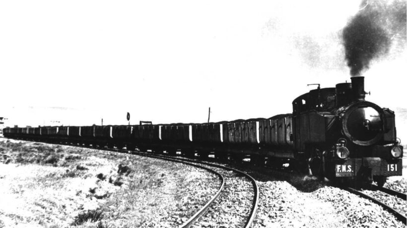Un convoglio merci FMS trainato da locomotore Breda serie 100