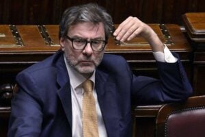 Centrodestra, basta parodie del Pd