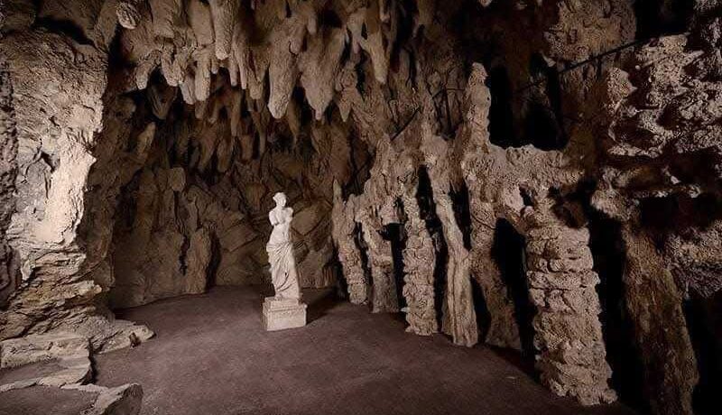La grotta nei sotterranei del castello