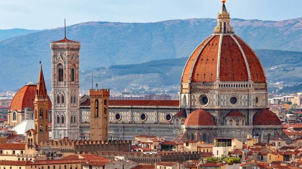 «Multinazionale» della truffa spolpa il Duomo di Firenze: rubati due milioni alla Onlus