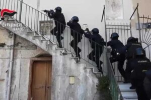 Napoli, colpo dei Carabinieri e della Dda alla camorra