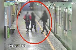 Milano, scippo in tempo record in metropolitana