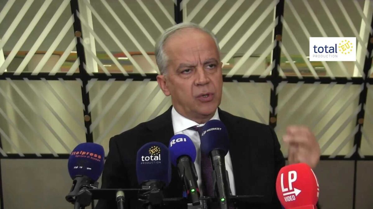 Piantedosi: «Con i nuovi regolamenti i centri in Albania ritorneranno in funzione»