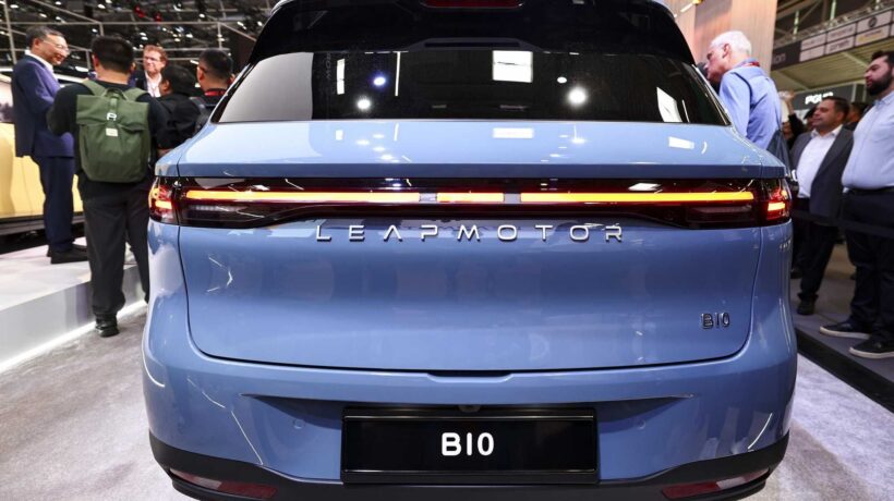 L’ultima cattiva tentazione di Elkann. Dare il marchio Fiat alle auto cinesi