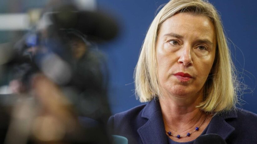 Dice che ha agito «sempre con rigore» ma la Mogherini intanto si dimette