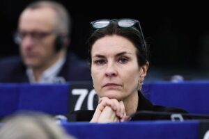 L’Ue toglie l’immunità alla Moretti. Il voto M5s spacca il campo largo