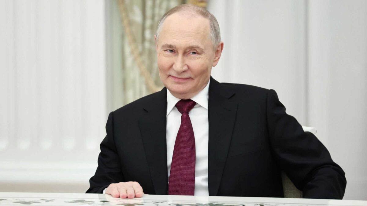 Putin: «Nato minaccia per l’Europa. Nel G8 Paesi in declino, non rientro»