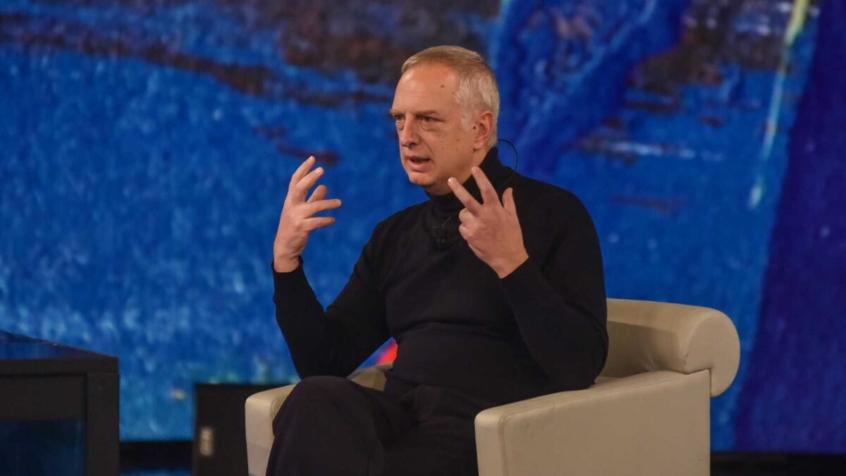 Gli intellò vogliono il pass per le idee