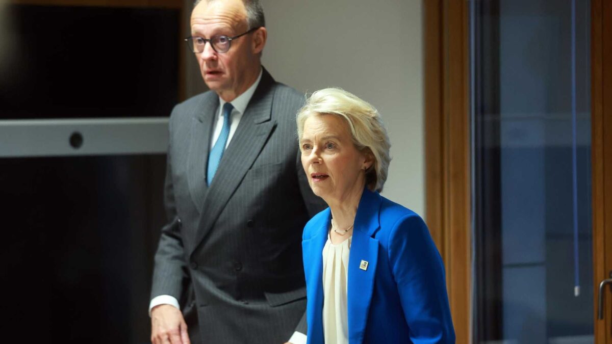 Presi a schiaffi Ursula e Merz, la Ue ora è guidata da Italia e Francia