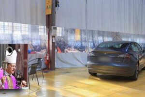 Il vescovo va in Tesla alla mensa dei poveri