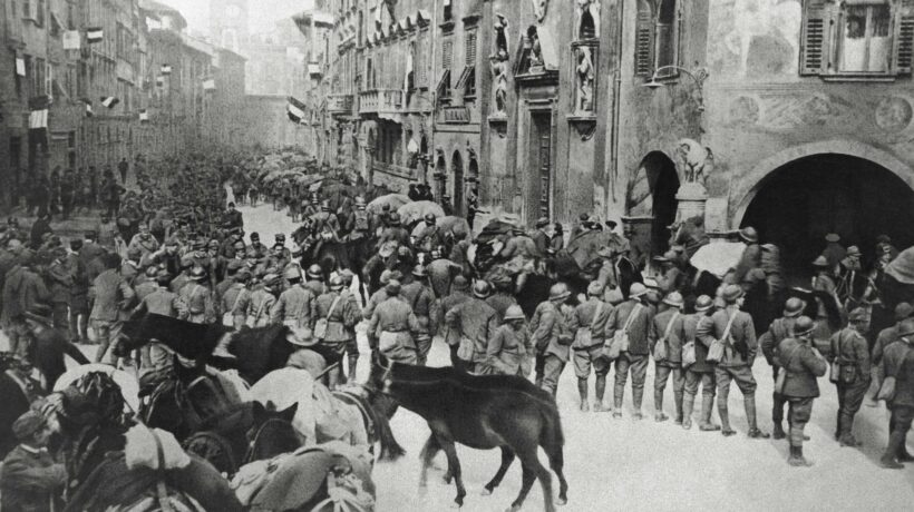L'ingresso dei soldati italiani a Trento il 3 novembre 1918 (Getty Images)
