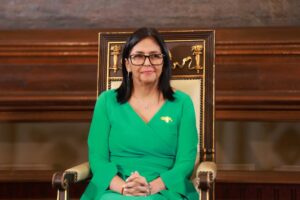 Repressione interna e omaggio a Chávez: le mosse di Rodríguez
